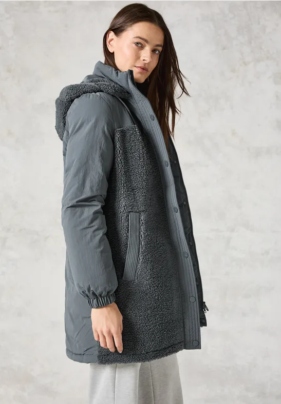 Lange Materialmix-Jacke
