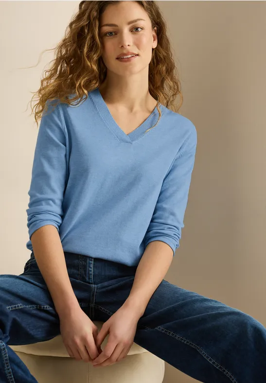 V-Neck Pullover